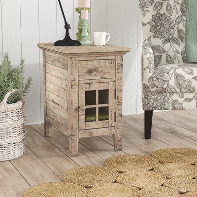 Table de bout en bois massif Kelvin avec rangement et prises intégrées
