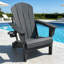 Chaise Adirondack pliante grise en composite avec deux porte-gobelets et une texture en bois pour la terrasse de la piscine extérieure, 2 pièces-129910516