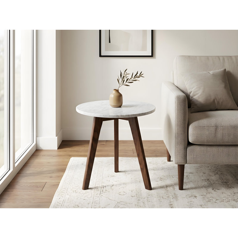 Table ronde en marbre blanc Carrara de 15 po avec pieds en noyer Oddone