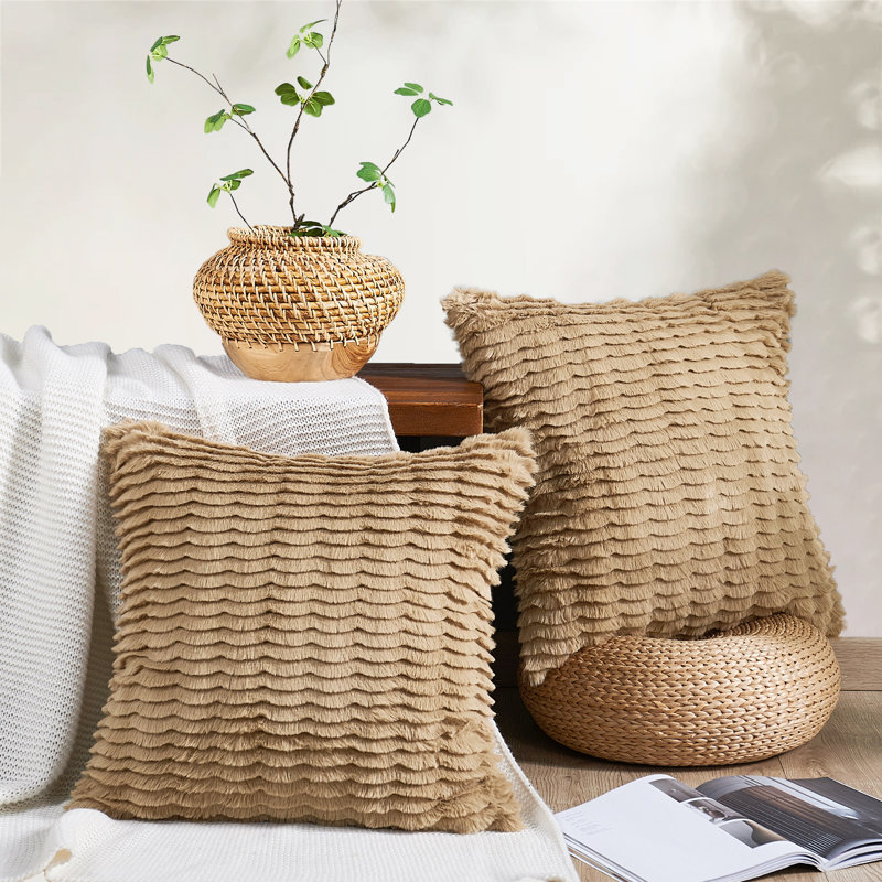 Housses de coussin en fausse fourrure à motif ondulé