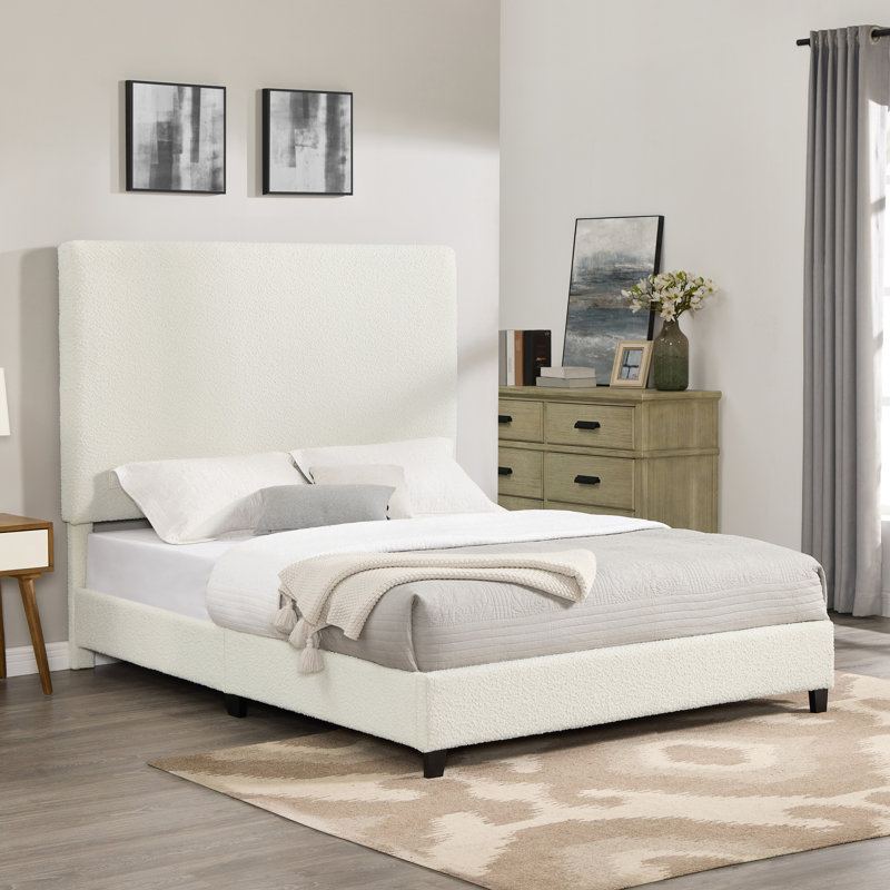 Grand lit moderne - fabrication en bois recouverte de blanc