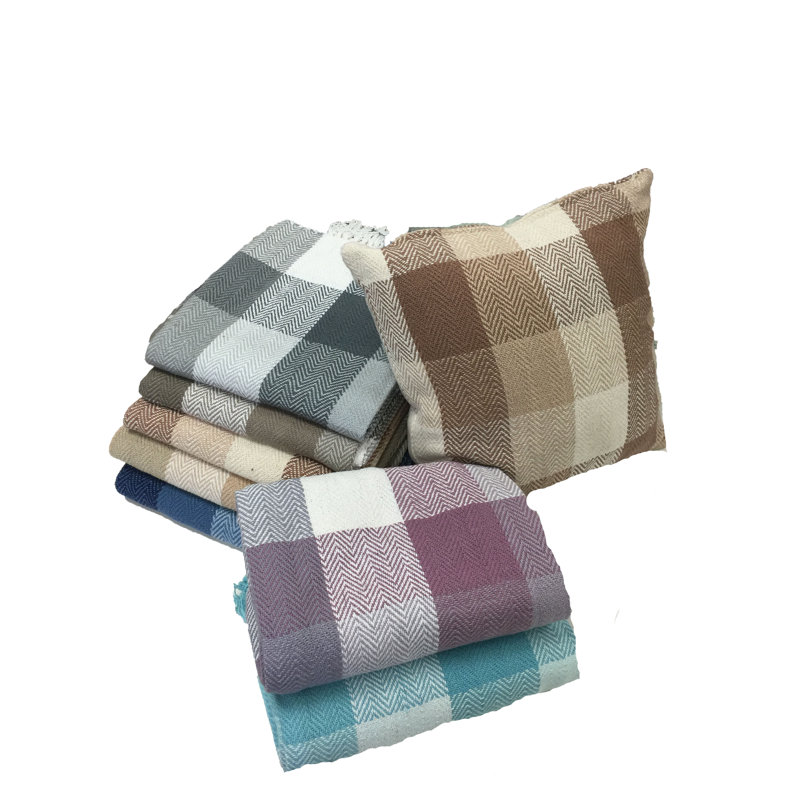 Coussin décoratif à carreaux, Pierre