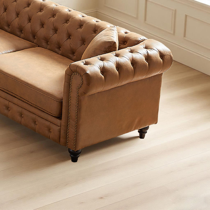Canapé de style Mid-Century 85 pouces à 3 places capitonné à boutons Chesterfield avec garniture cloutée et sièges profonds et confortables pour le salon ou le bureau