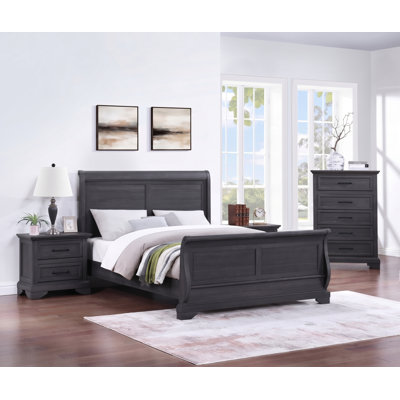 4 Piece Bedroom Set With Two Nightstands, Chest, And King Bedframe