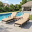 Ensemble 3 pièces de chaises longues d'extérieur résistantes aux intempéries pour la détente au bord de la piscine