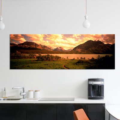 «Golden Sunset at Saint Mary Lake, Glacier National Park, Montana, USA», reproduction de photo sur toile