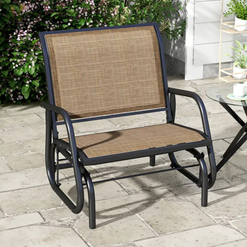 Fauteuil oscillant brun avec structure en acier et accoudoir courbé pour balcon de jardin
