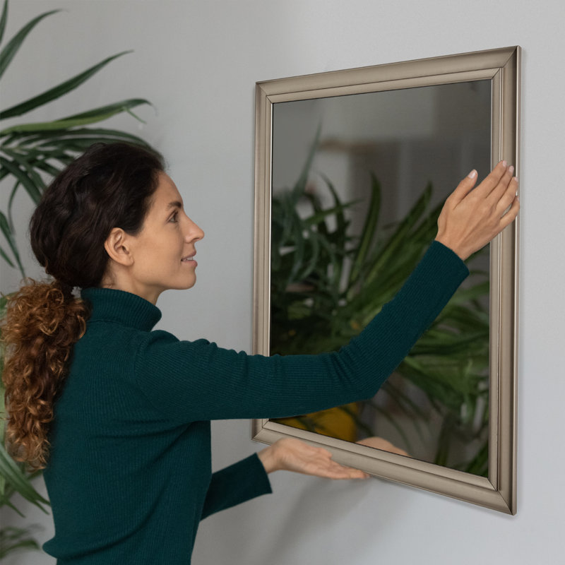 Miroir mural avec cadre en nickel brossé antique brossé Head West - 32 po x 26 po, 32 po x 26,25 po