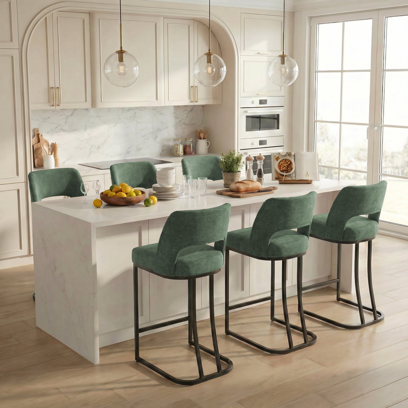 Ensemble de 6 tabourets de bar modernes rembourrés à hauteur de comptoir en chenille avec dossier ouvert et base en métal noir mat pour îlot de cuisine, salle à manger