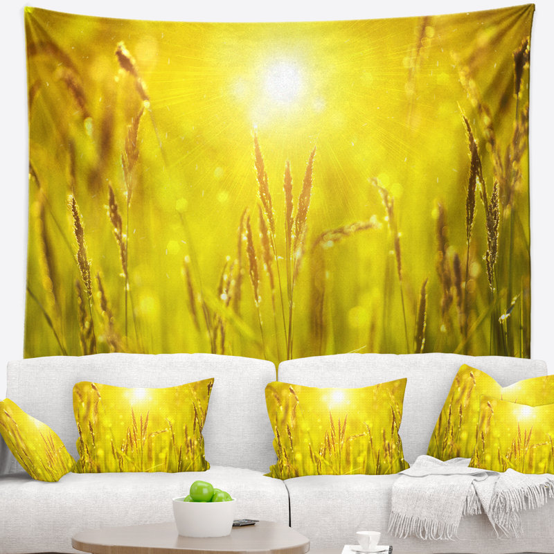Tapisserie paysage paysage d'herbe jaune au coucher du soleil, H 68 po x l 80 po