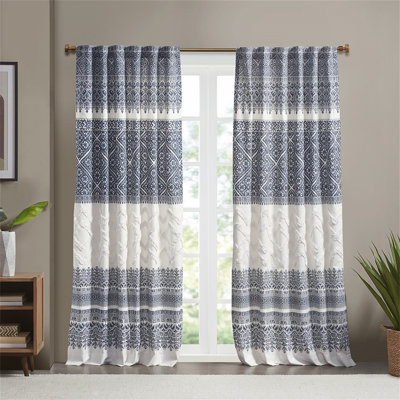 Panneau de rideau en coton avec détail et doublure en chenille, parfait pour un décor de style bohème et une intimité accrue