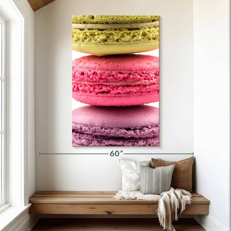 Yarlin Three Macarons, H 51 po x l 34 po