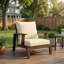 Chaises d'appoint durables en bois d'acacia avec un style moderne pour les espaces extérieurs
