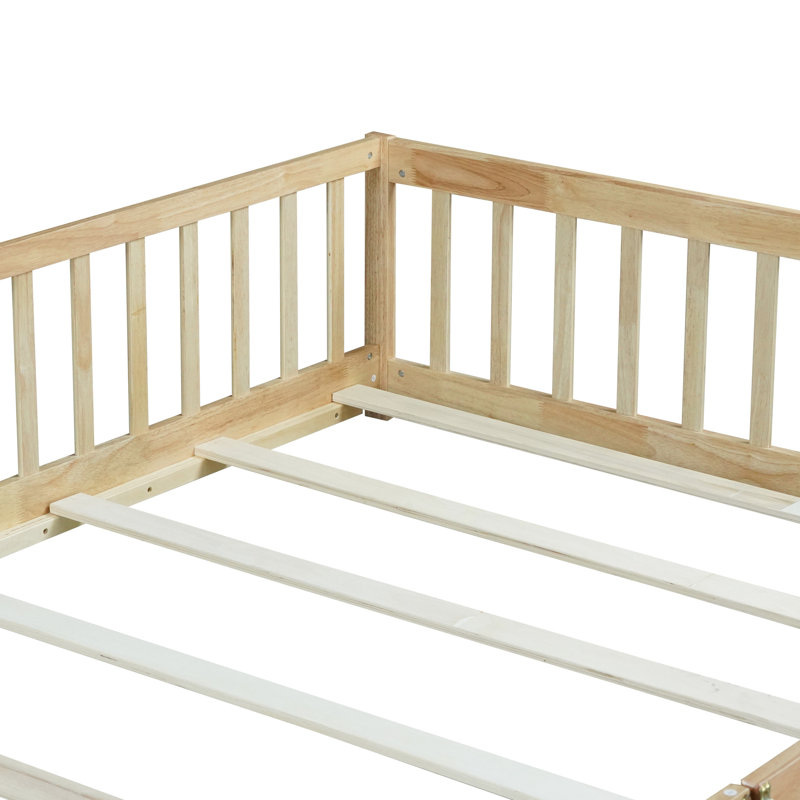 Lit au sol naturel de taille grand, aide à dormir ensemble et à dormir indépendamment, 7 lattes renforcées pour une structure de soutien solide, pièces en bois fixes, sur la plateforme