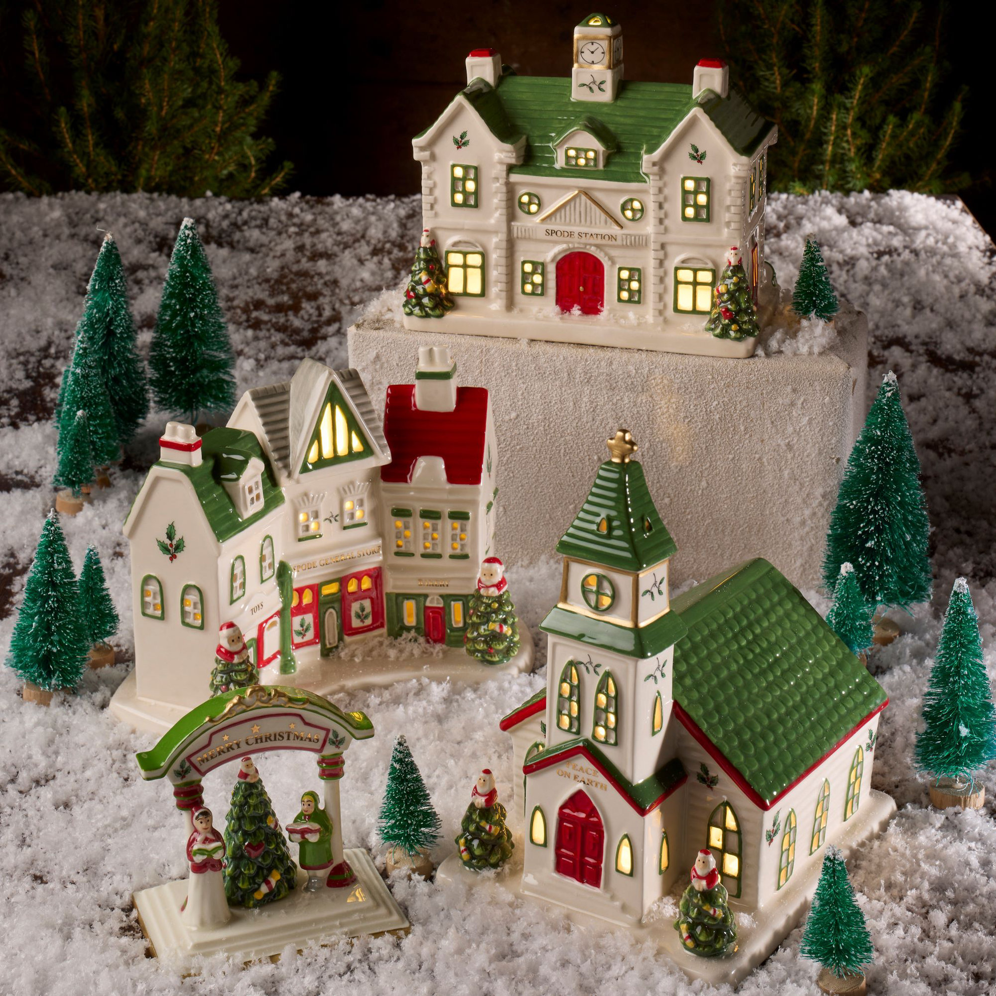 Spode Christmas Tree Village Christmas Carolers