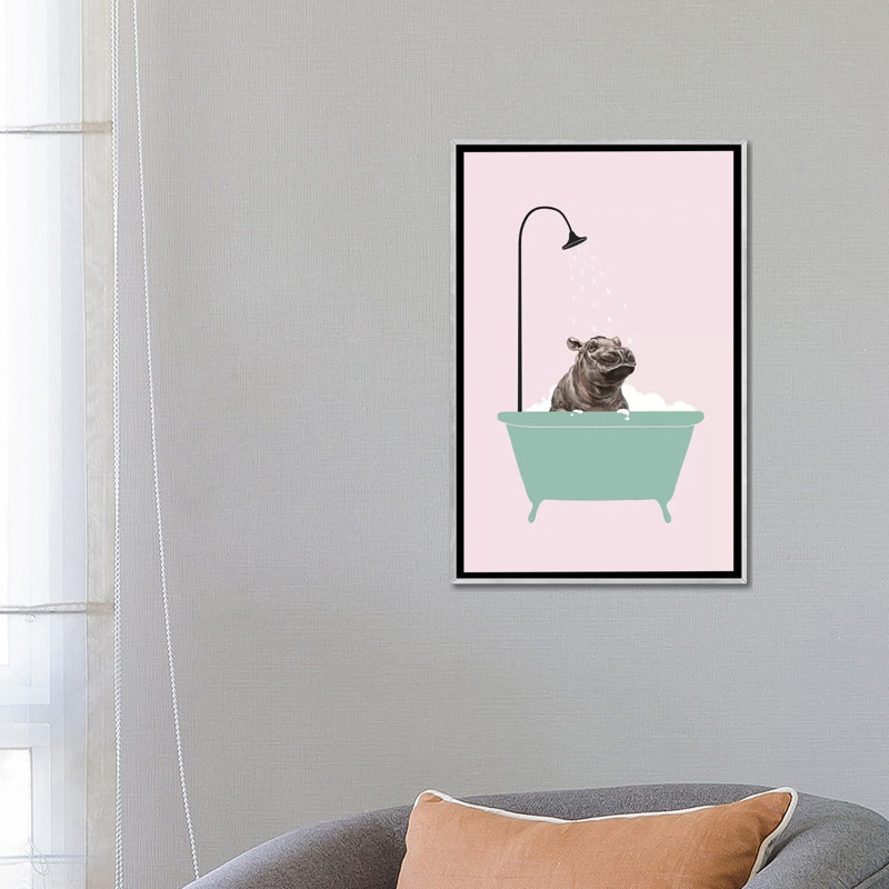 Hippopotame dans une baignoire, art encadré, Toile avec cadre argenté, H 40 po x l 26 po x P 1,5 po