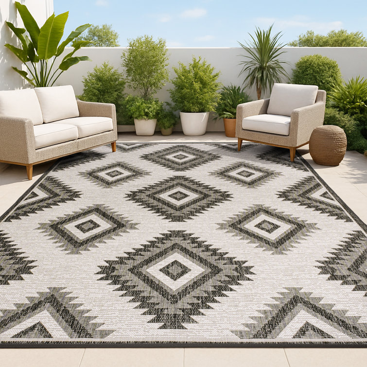 Caherty Geometric Moroccan Diamond Black/Cream Indoor/Outdoor Rug