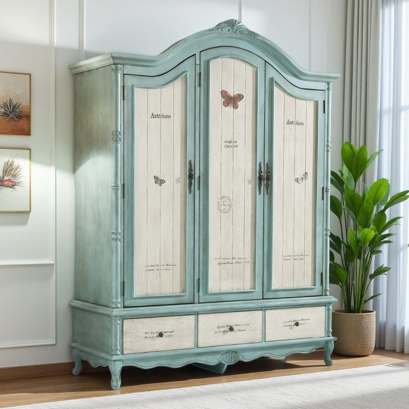 Armoire américaine à trois portes peintes