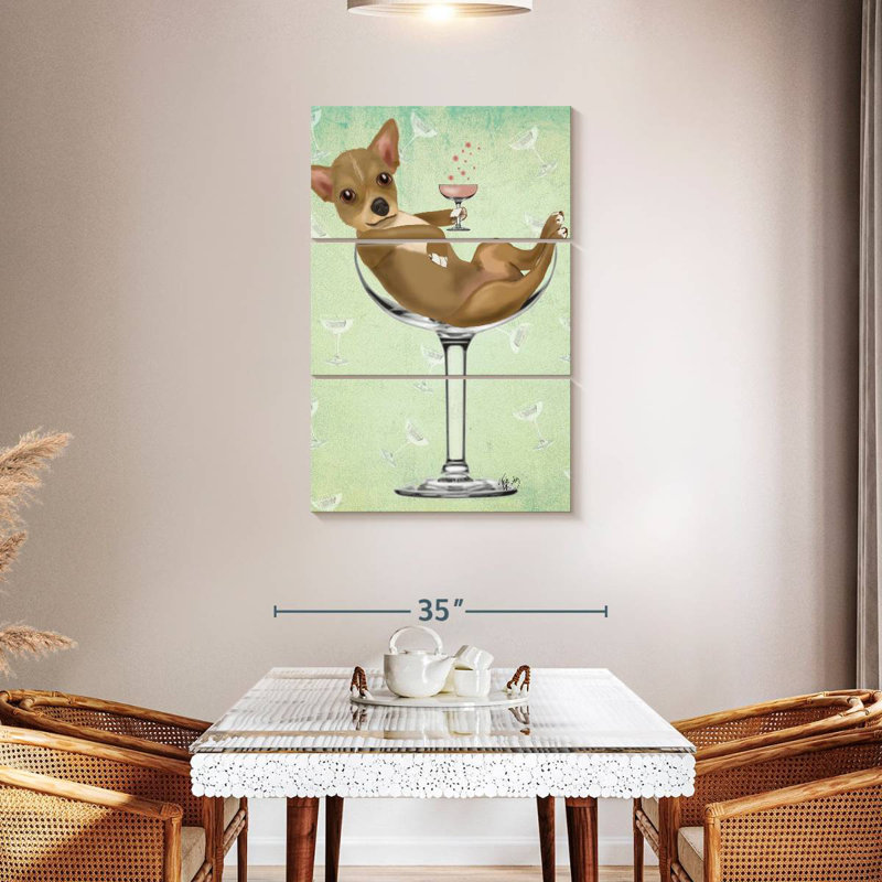 Chihuahua Brampt dans un verre à cocktail, H 45 po x l 28 po