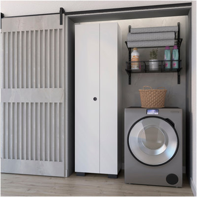 Armoire balai blanche avec tablettes de rangement