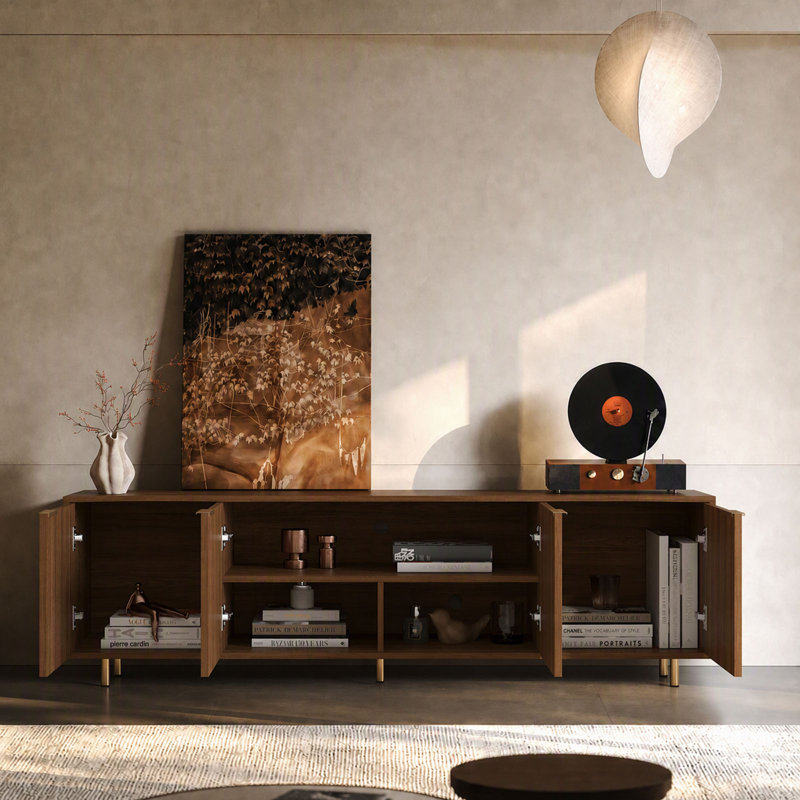 Meuble télé moderne de style Mid-Century de 68,89 pouces avec portes à rainure verticale, poignées dorées et 4 compartiments de rangement