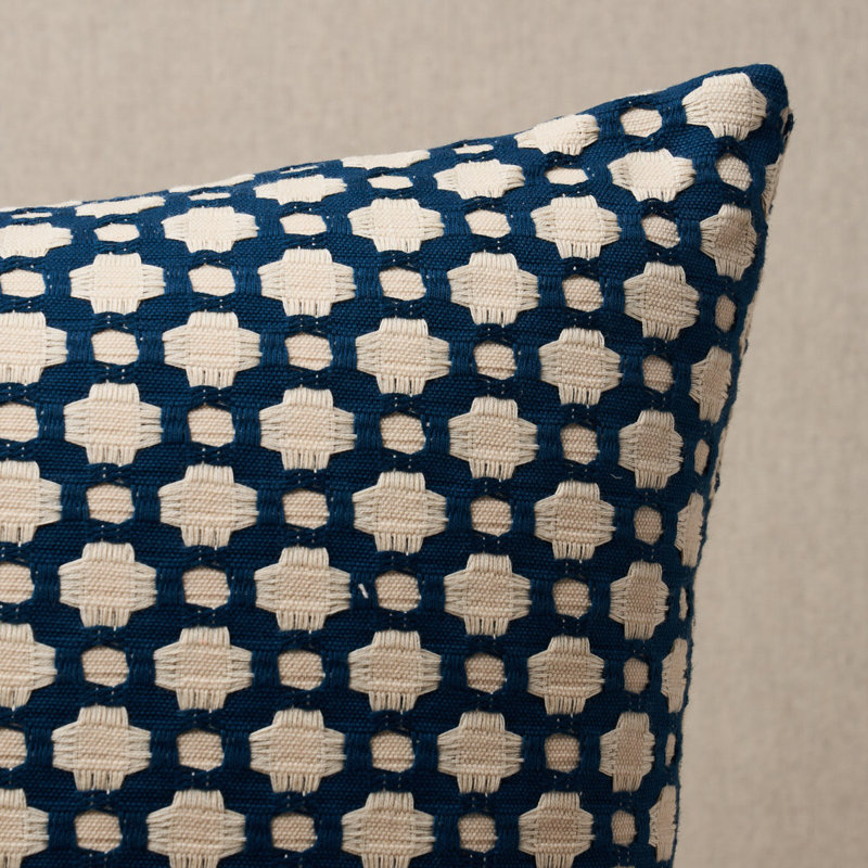 Coussin Betwixt, 20 po x 20 po, Indigo / Ivoire