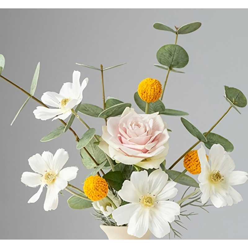 Décoration de fausses fleurs simulées