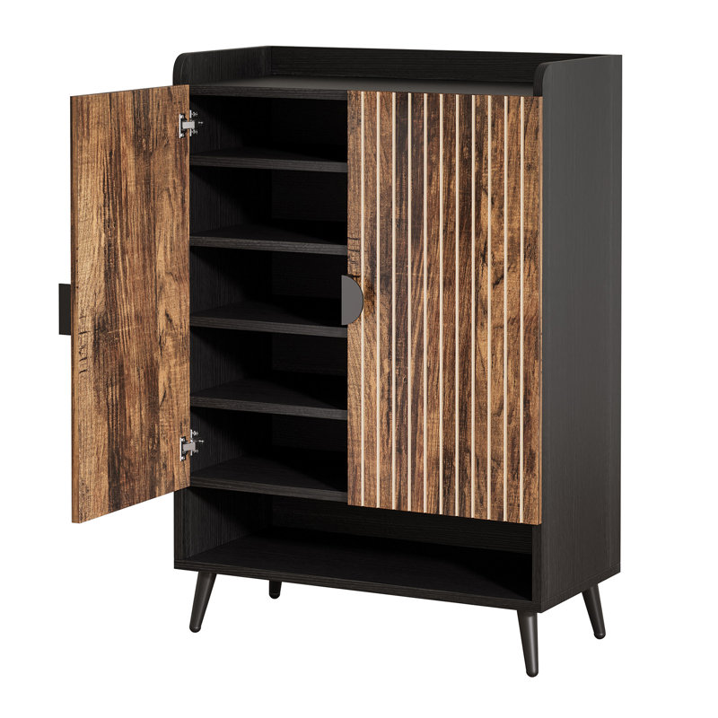 Armoire à chaussures brun foncé style nordique avec portes verticales à rayures dorées et poignées noires, Marron foncé