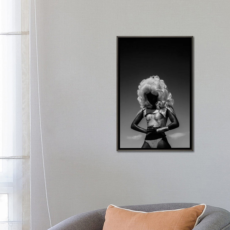« Warrior Queen » par Gregory Prescott-impression, H 26 po x l 18 po x 1,5 po, Toile encadrée de bois rustique foncé