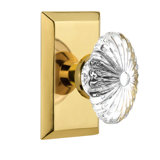 Studio Plate with Oval Fluted Crystal Door Knob