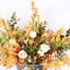 Arrangement floral rose, baies et eucalyptus en pot
