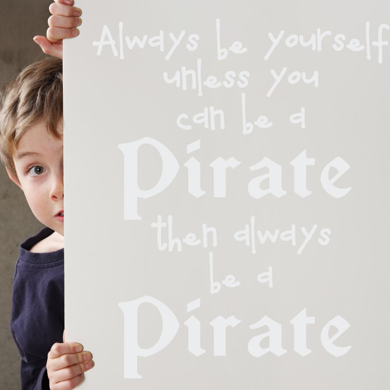 Décalcomanie murale toujours en pirate, H 38 po x l 31 po x P 0,01 po, Blanc