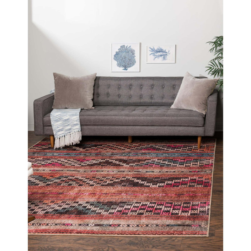 Tapis rouge à motif géométrique, Carré 7 pi 6 po