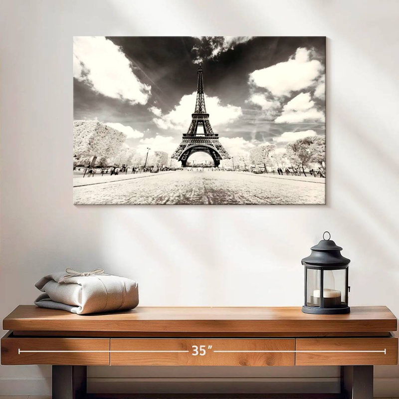 Ravi Sa Majesté Eiffel, H 16 po x l 24 po