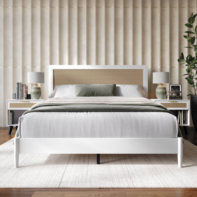 Lit plateforme en bois de taille grand avec 2 tables de chevet en blanc