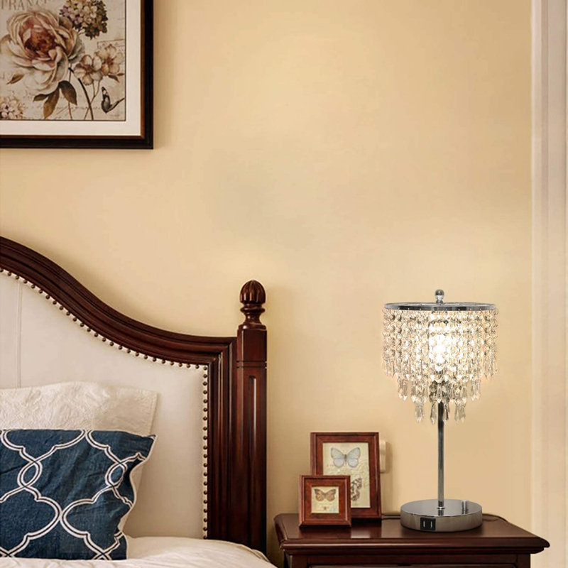 Chenika Metal USB Table Lamp