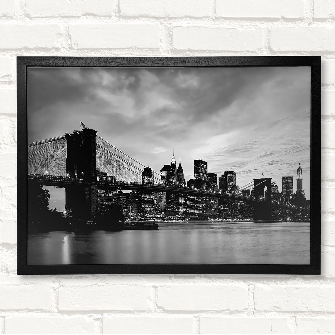 NYC Brooklyn Bridge B And W Cloudy Night - Closed Corner Frame Kunstdrucke auf Holz