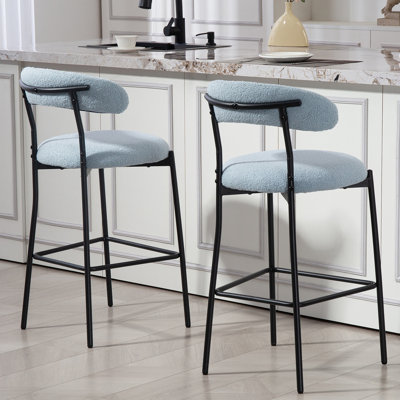 Tabouret de bar bleu à dossier ouvert de 26 po avec siège souple, base noire et repose-pieds, de 2 pour la cuisine, le salon ou le bureau, dossier moderne, coussin, structure en métal, bureau, meuble-lavabo