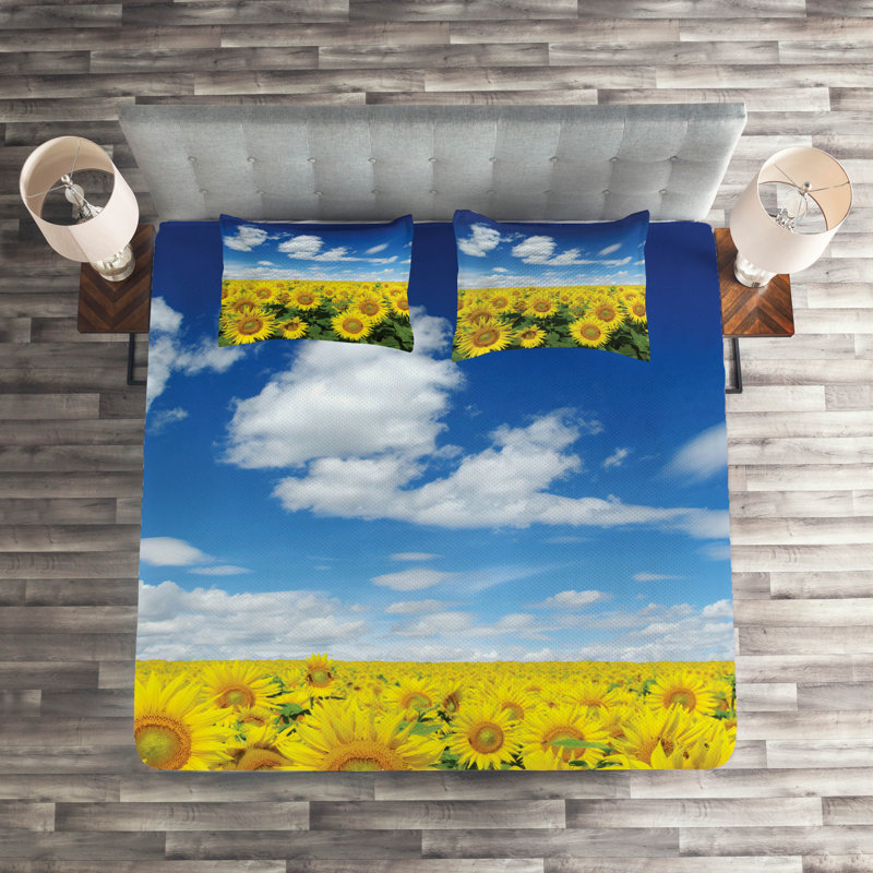Flower Farmhouse / Country Coverlet