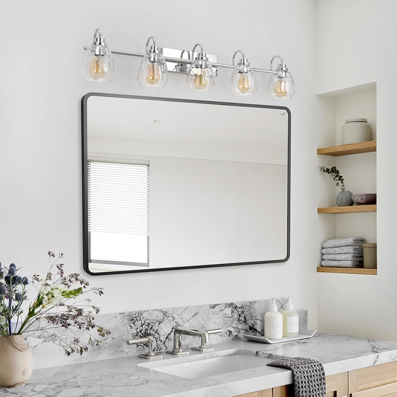Luminaires de salle de bain, luminaire de salle de bain chromé 5 lumières au-dessus d'un miroir avec abat-jour en verre martelé