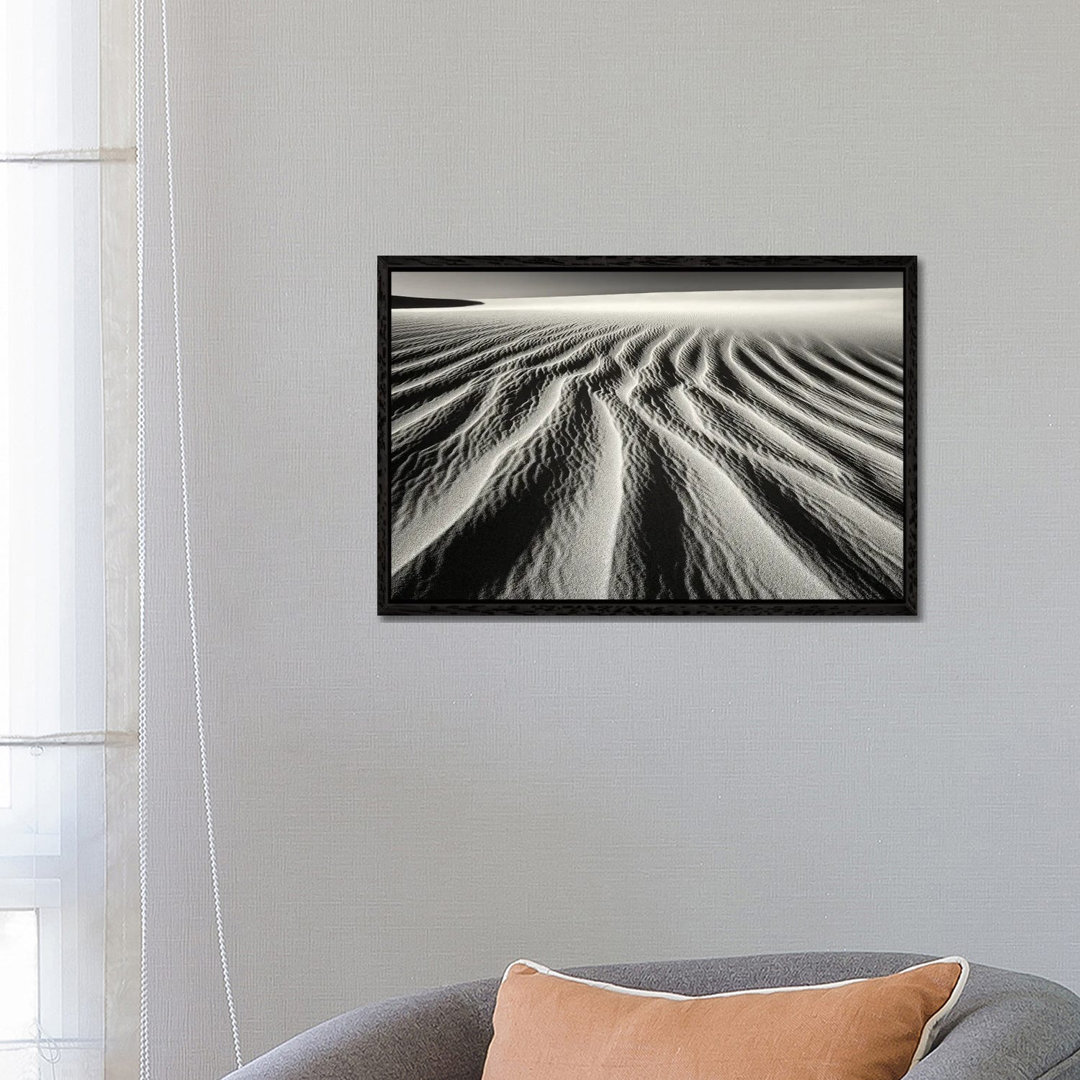 Dune Patterns von Dennis Frates - Galerie-verpackte Leinwand Giclée auf Leinwand