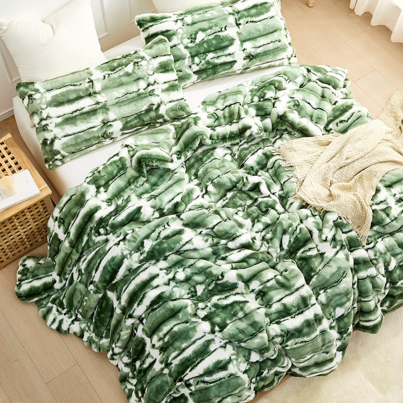 Coma Inducer Jelly Rolls Chunky Bunny Oversized Comforter Set, White/Green, King Comforter + 2 King Shams