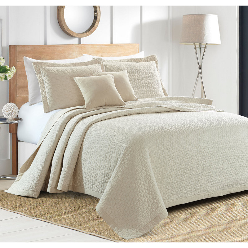 Cream Reversible Queen Cotton Quilt Set with Embroidered Pattern
