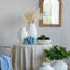 Vase rond en terre cuite au fini blanc naturel
