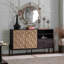 Buffet 56,5 "Mid-Century avec buffet à motif géométrique 3D en bois massif et panneau de fibres à densité moyenne, 2 portes et 2 tiroirs
