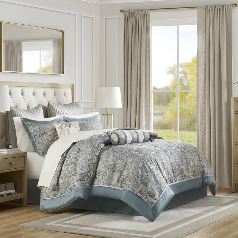 Édredon très grand avec 12 pièces et draps en coton bleu sarcelle. Contient un édredon, 2 taies décoratives, des coussins décoratifs Euro, 1 jupe de lit, un drap-housse et des taies d'oreiller plates. Revers 100% microfibre, rembourrage. 200Tc