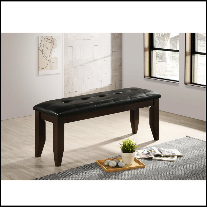 Banc rembourré cappuccino et noir, sièges confortables et élégants pour les cuisines modernes et les salles à manger élégantes.