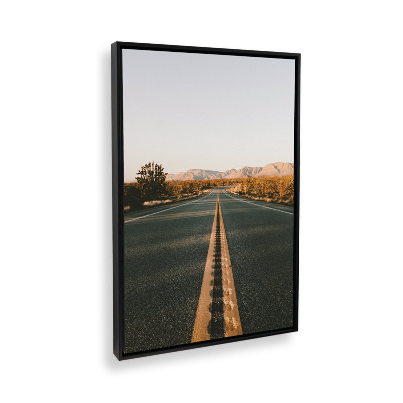 Sentiers du désert sur toile par Krista Mosakowski, H 32 po x l 22 po, Cadre flottant noir satiné