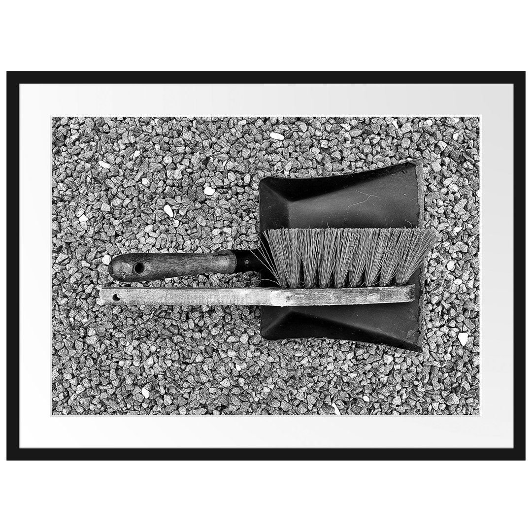 East Urban Home Gerahmtes Poster Schaufel und Handbesen Größe: 60 cm H x 80 cm B