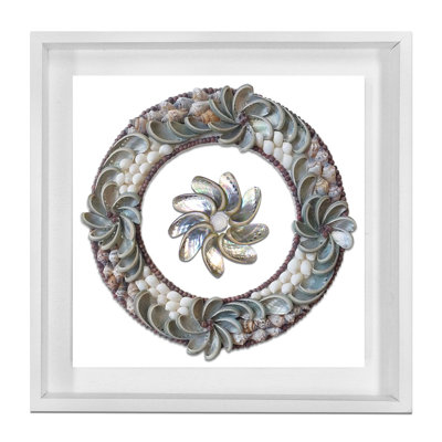 Finition de la coquille d'art dans un cercle d'ombre flottant 20 x 20